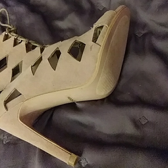 Cape Ribbon Booties - Picture 5 of 5